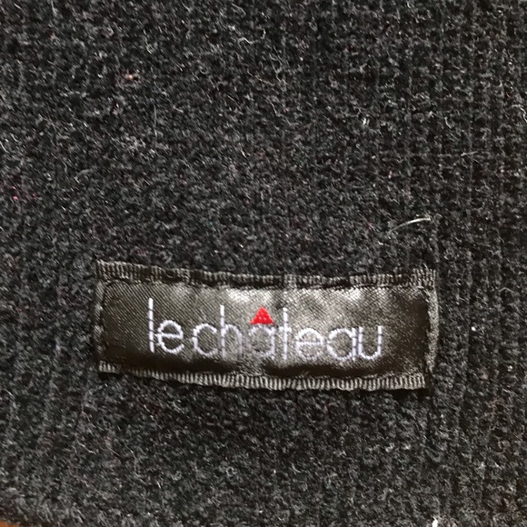 LE CHÂTEAU SCARF AND TUQUE - Picture 2 of 3